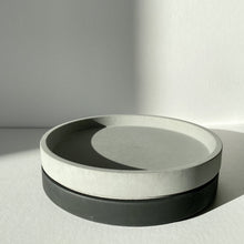 Load image into Gallery viewer, Artifact Home www.artifacthome.ca  Black and grey round concrete tray home decor and home organization