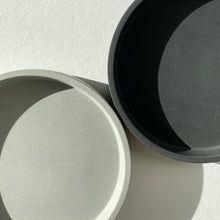 Load image into Gallery viewer, Artifact Home www.artifacthome.ca  Black and grey round concrete tray home decor and home organization 
